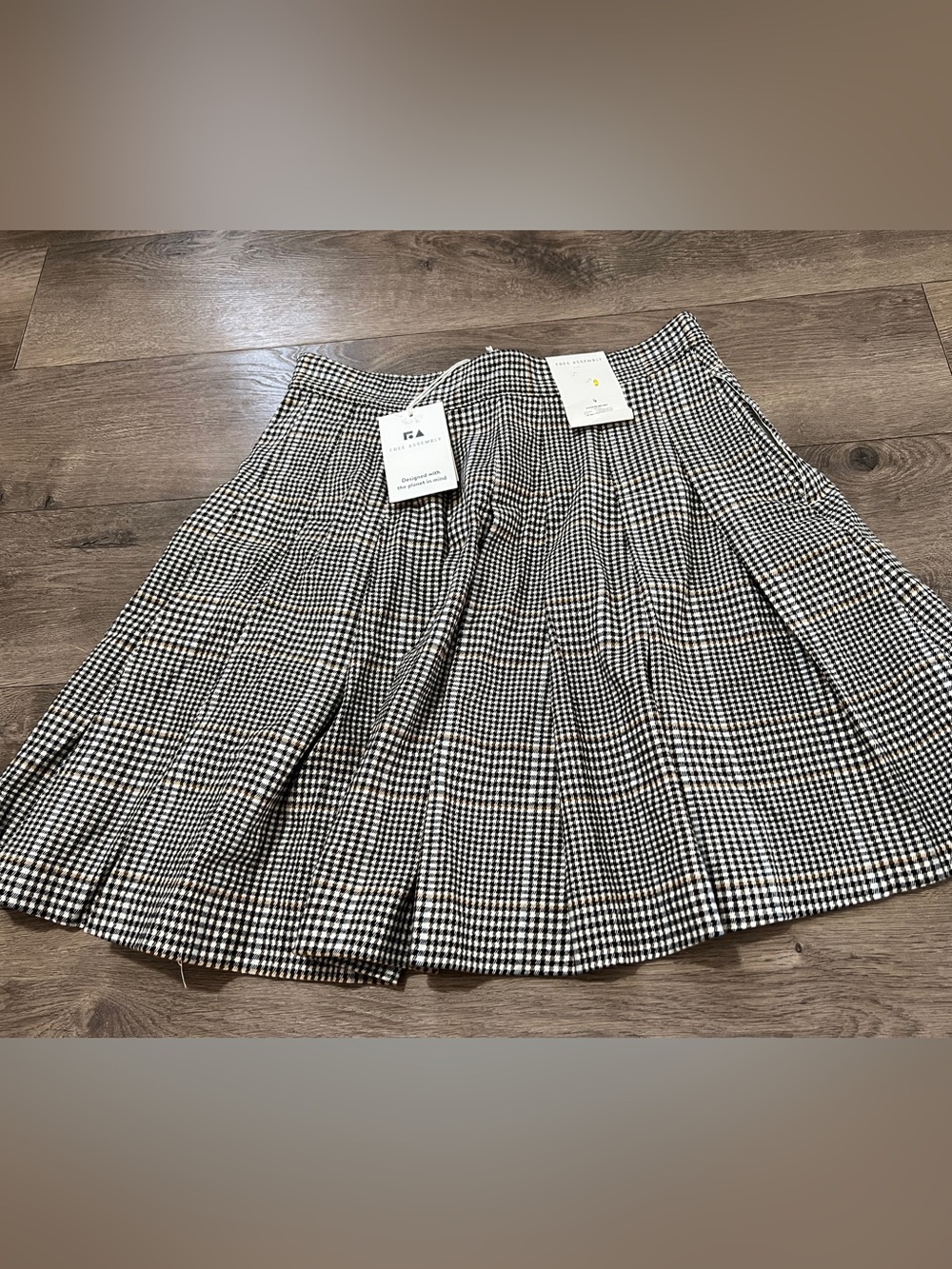 Free Assembly Pleated Mini Skirt Size 4 New